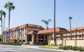 Super 8 Anaheim Disneyland Drive 2*